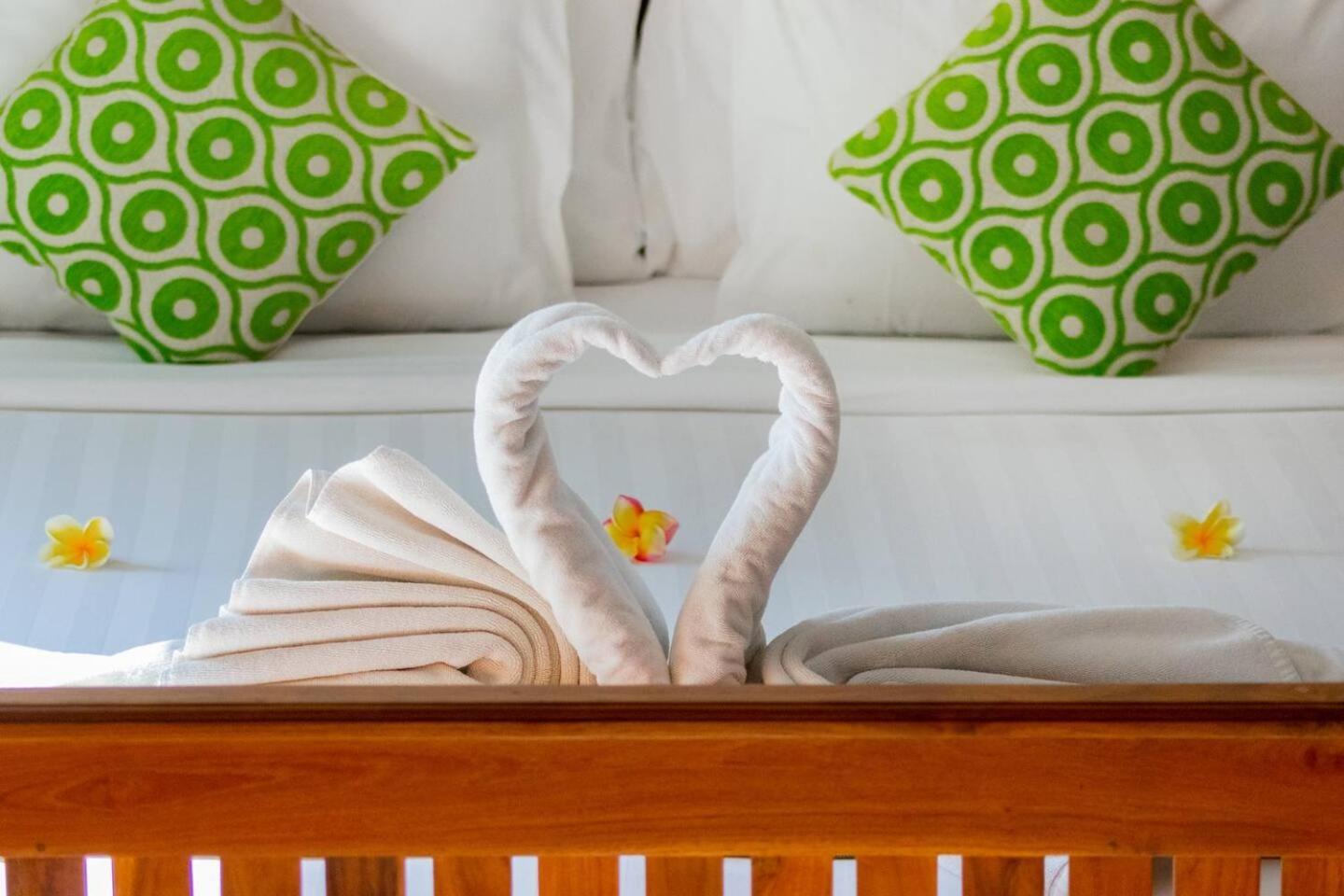 הוילה Heart Of Seminyak, 2Br, Sleeps 4, Walk To Bintang מראה חיצוני תמונה