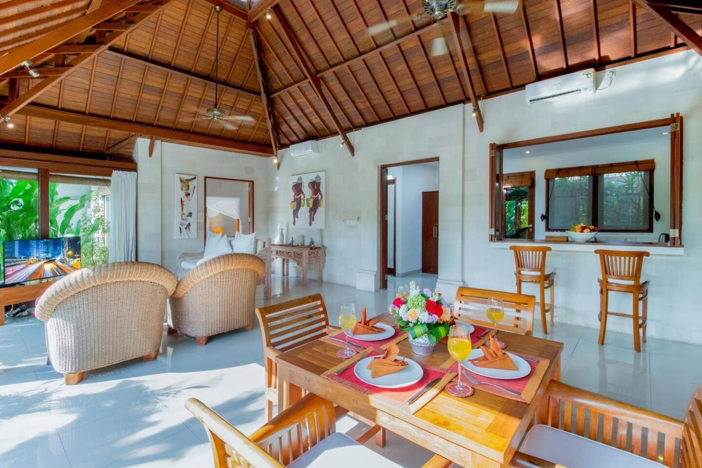 הוילה Heart Of Seminyak, 2Br, Sleeps 4, Walk To Bintang מראה חיצוני תמונה