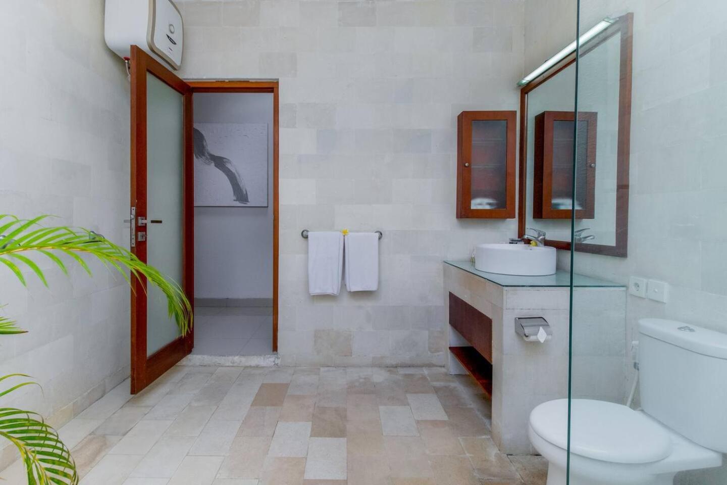 הוילה Heart Of Seminyak, 2Br, Sleeps 4, Walk To Bintang מראה חיצוני תמונה