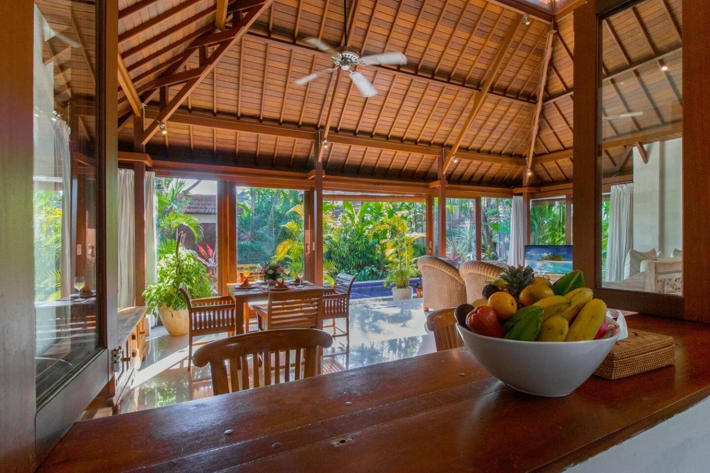 הוילה Heart Of Seminyak, 2Br, Sleeps 4, Walk To Bintang מראה חיצוני תמונה