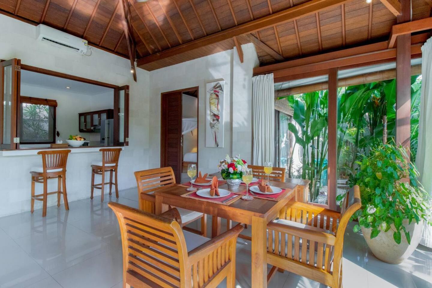 הוילה Heart Of Seminyak, 2Br, Sleeps 4, Walk To Bintang מראה חיצוני תמונה