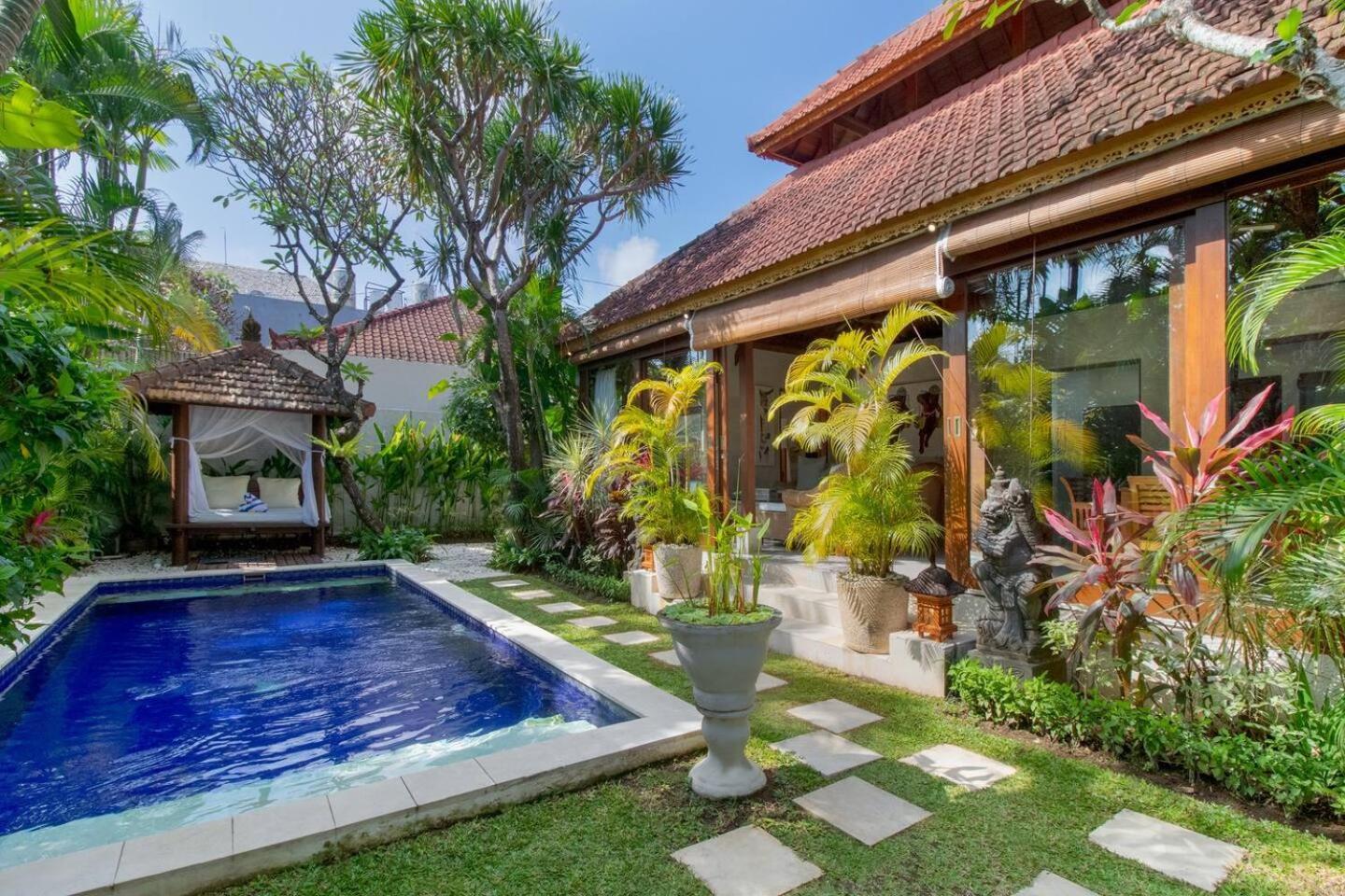 הוילה Heart Of Seminyak, 2Br, Sleeps 4, Walk To Bintang מראה חיצוני תמונה