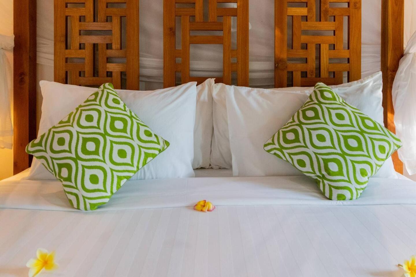 הוילה Heart Of Seminyak, 2Br, Sleeps 4, Walk To Bintang מראה חיצוני תמונה