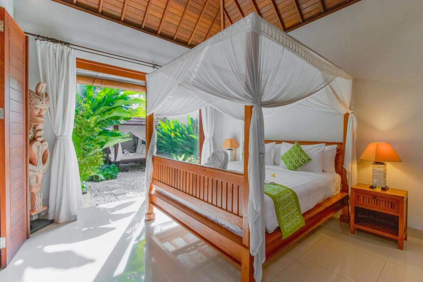 הוילה Heart Of Seminyak, 2Br, Sleeps 4, Walk To Bintang מראה חיצוני תמונה