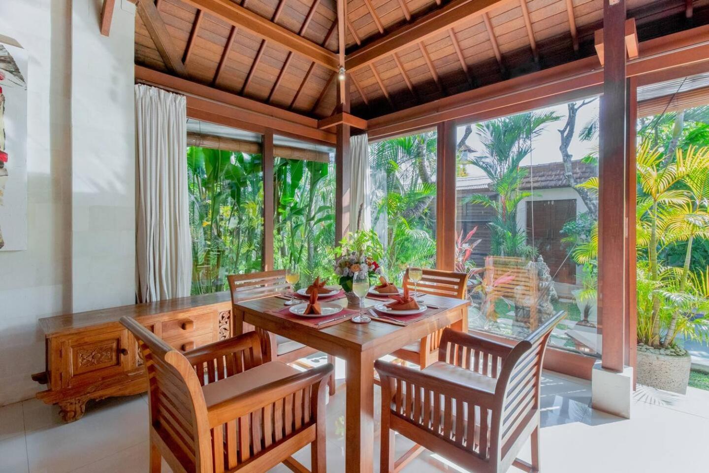 הוילה Heart Of Seminyak, 2Br, Sleeps 4, Walk To Bintang מראה חיצוני תמונה