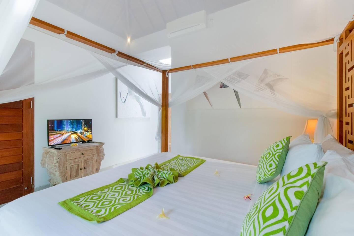 הוילה Heart Of Seminyak, 2Br, Sleeps 4, Walk To Bintang מראה חיצוני תמונה