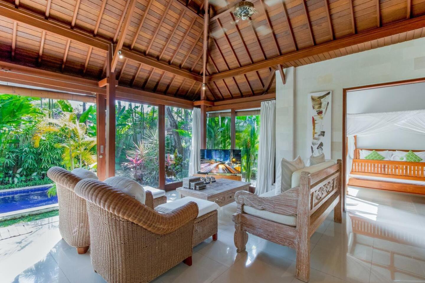 הוילה Heart Of Seminyak, 2Br, Sleeps 4, Walk To Bintang מראה חיצוני תמונה