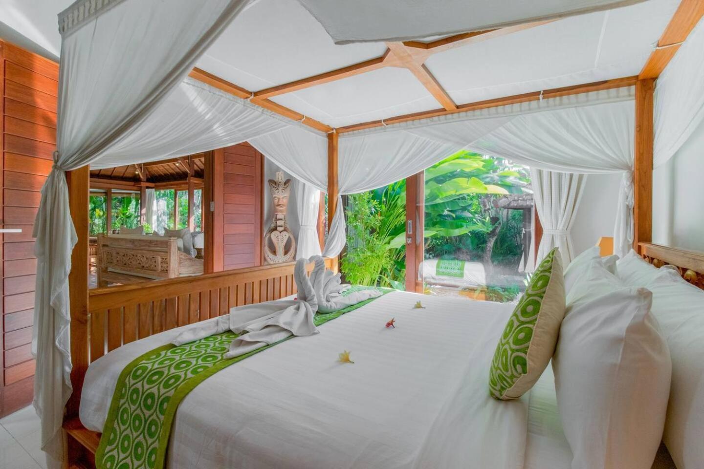 הוילה Heart Of Seminyak, 2Br, Sleeps 4, Walk To Bintang מראה חיצוני תמונה